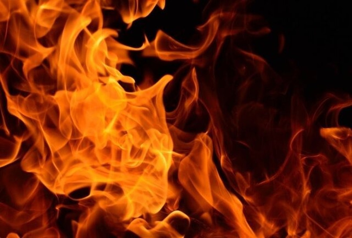 آتشسوزی گسترده در خیابان لاله زار تهران آتشسوزی گسترده در خیابان لاله زار تهران
