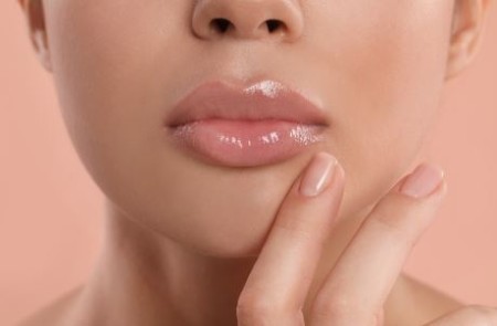 تزریق ژل لب طبیعی