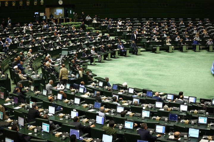جلسه نظارتی مجلس؛ تیم اقتصادی دولت درباره وضعیت ارز گزارش می‌دهند
