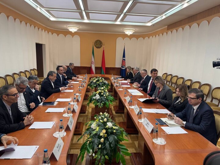 عراقچی: روابط ایران و بلاروس دوستانه، نزدیک و بدون مشکل است عراقچی: روابط ایران و بلاروس دوستانه، نزدیک و بدون مشکل است