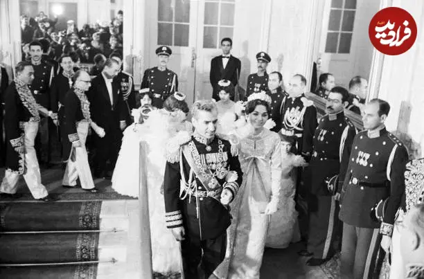مراسم عروسی محمدرضا پهلوی و فرح دیبا در کاخ گلستان در سال ۱۳۳۸ + عکس