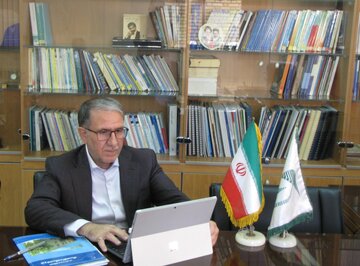 ملاقات با بهرام بیضایی در عصارخانه اجدادی در آران ملاقات با بهرام بیضایی در عصارخانه اجدادی در آران