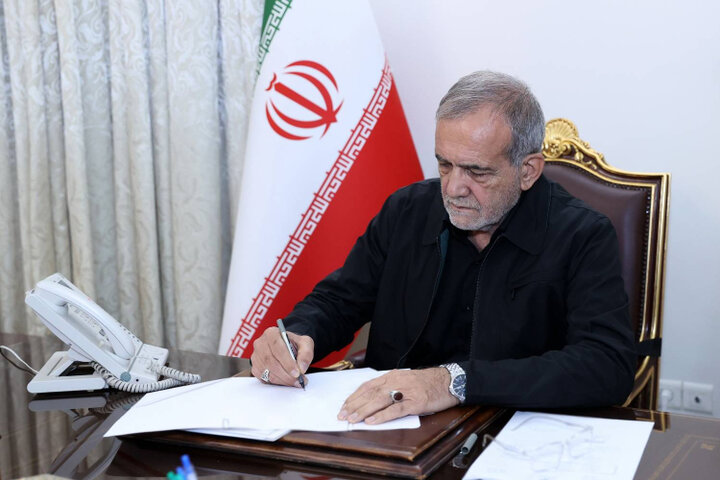 پیام تسلیت پزشکیان در پی درگذشت بهرام بیضایی پیام تسلیت پزشکیان در پی درگذشت بهرام بیضایی