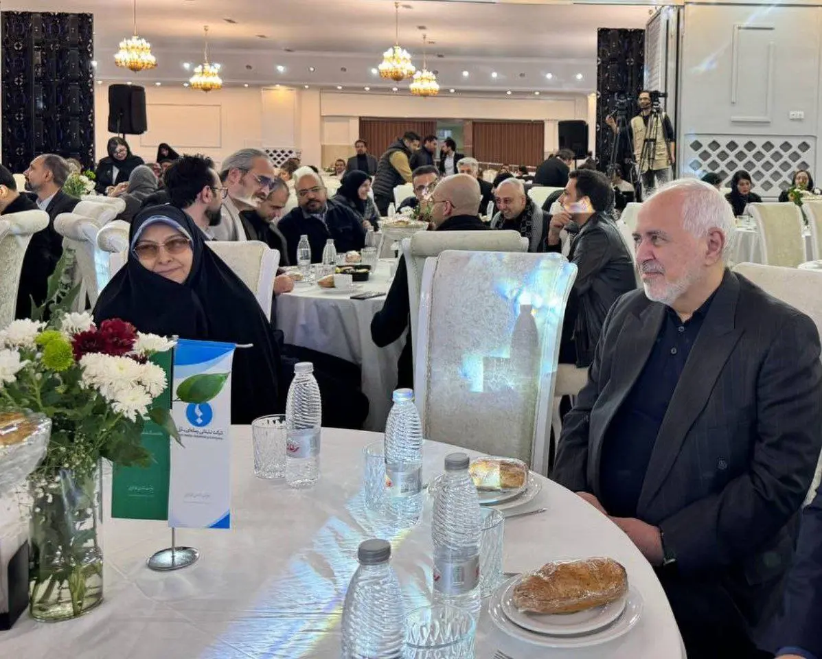 جشن ۱۰ سالگی خبرفوری؛ عبور هلدینگ رسانهای از مرز ۷۰ میلیون مخاطب جشن ۱۰ سالگی خبرفوری؛ عبور هلدینگ رسانهای از مرز ۷۰ میلیون مخاطب