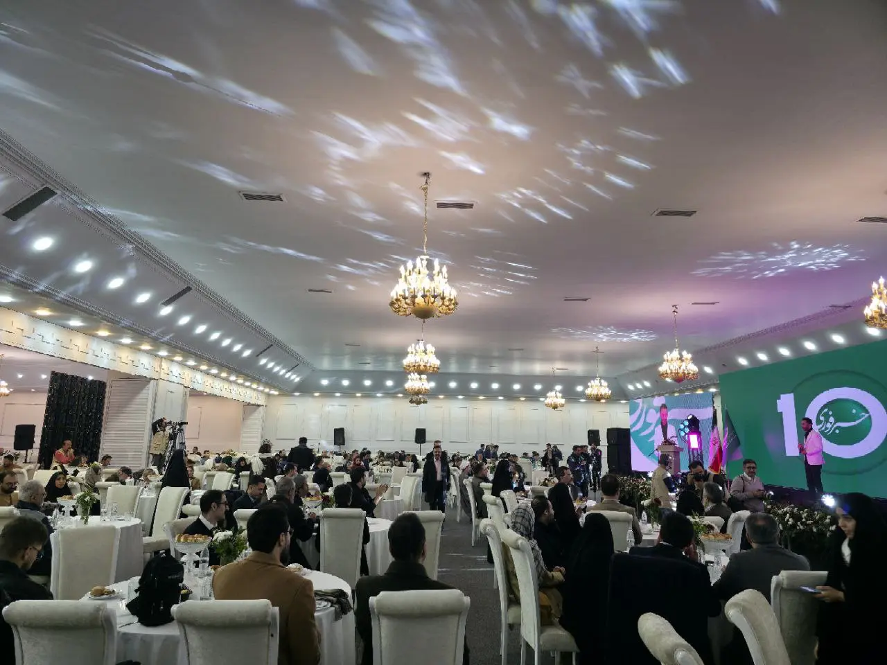 جشن ۱۰ سالگی خبرفوری؛ عبور هلدینگ رسانهای از مرز ۷۰ میلیون مخاطب جشن ۱۰ سالگی خبرفوری؛ عبور هلدینگ رسانهای از مرز ۷۰ میلیون مخاطب