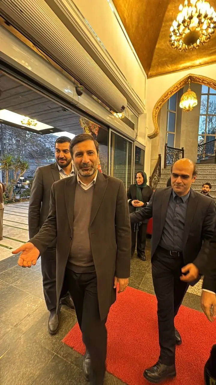 جشن ۱۰ سالگی خبرفوری؛ عبور هلدینگ رسانهای از مرز ۷۰ میلیون مخاطب جشن ۱۰ سالگی خبرفوری؛ عبور هلدینگ رسانهای از مرز ۷۰ میلیون مخاطب