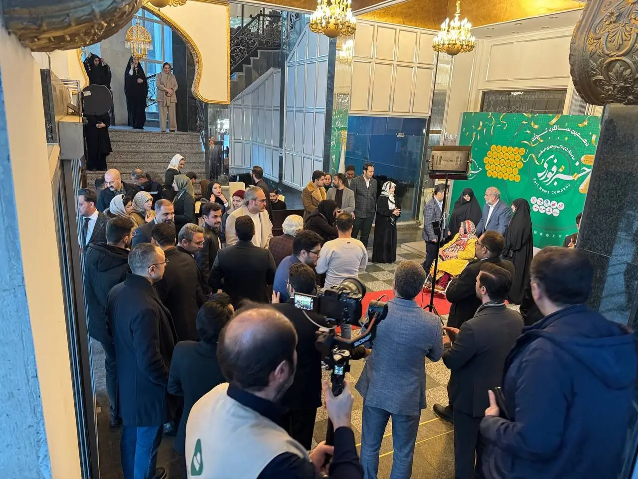جشن ۱۰ سالگی خبرفوری؛ عبور هلدینگ رسانهای از مرز ۷۰ میلیون مخاطب جشن ۱۰ سالگی خبرفوری؛ عبور هلدینگ رسانهای از مرز ۷۰ میلیون مخاطب