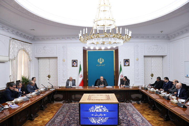 پزشکیان: موانع تولید و صنعت را با حضور فعال تولیدکنندگان برطرف میکنیم پزشکیان: موانع تولید و صنعت را با حضور فعال تولیدکنندگان برطرف میکنیم