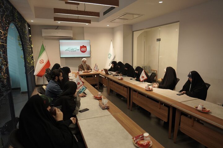 چرا ساختارهای اداری مانع تحقق الگوی سوم زن هستند؟ چرا ساختارهای اداری مانع تحقق الگوی سوم زن هستند؟