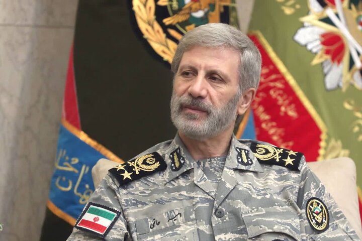 امیر حاتمی: دافوس قدمگاه بزرگان ارتش است