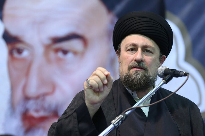 تسلیت سید حسن خمینی به محسن قمی در پی درگذشت برادرش تسلیت سید حسن خمینی به محسن قمی در پی درگذشت برادرش
