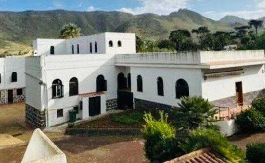 خرید یک ملک عجیب توسط ستاره بارسلونا + عکس