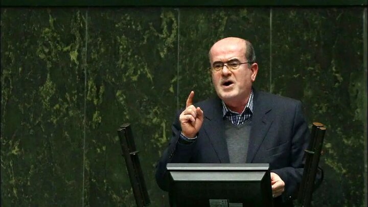 لاهوتی: معافیتهای مالیاتی سال ۱۴۰۵ بهنفع حقوقبگیران است لاهوتی: معافیتهای مالیاتی سال ۱۴۰۵ بهنفع حقوقبگیران است