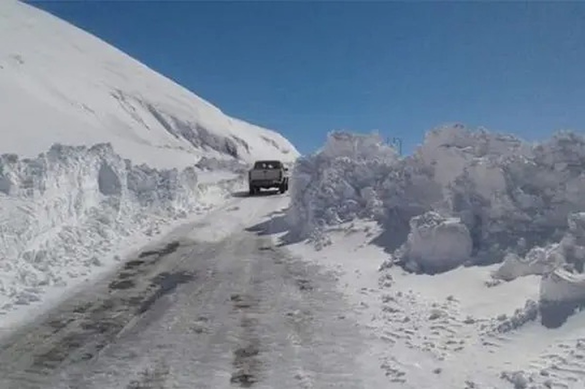 گردنه چری گرفتار بهمن شد / مردم آماده باشند