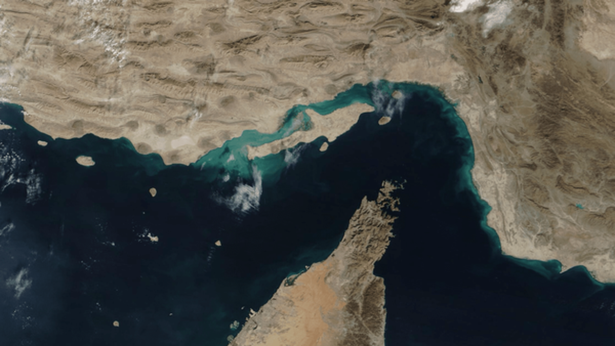 ادعای رویترز درباره تنگه هرمز/ تهران در ازای آتش‌بس موقت آن را باز نمی‌کند