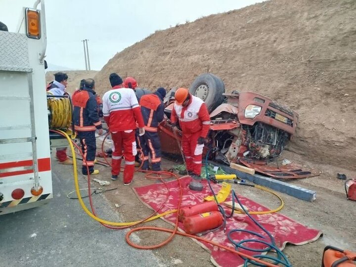 برخورد تریلی بدون ترمز با ۱۶ خودرو در هشترود