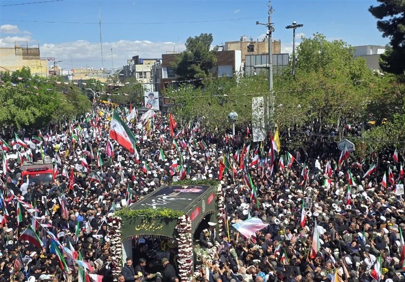 تشییع باشکوه فرزند ایران؛ طو‌اف پیکر شهید ‌موسوی در حرم کریمه اهل بیت