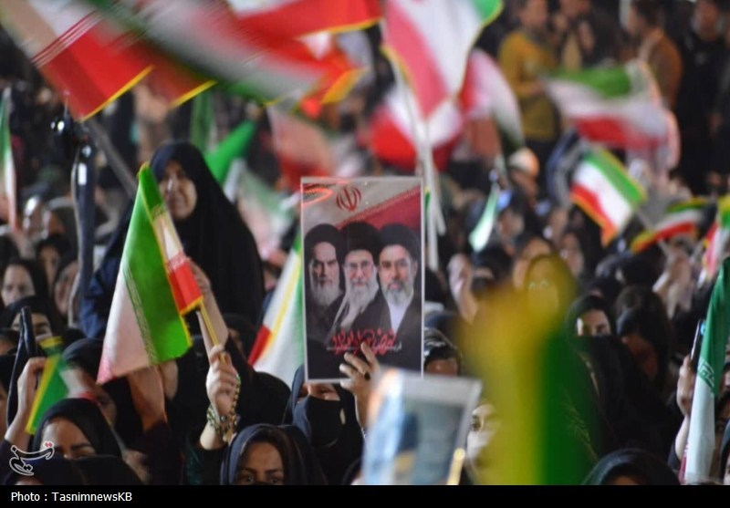 حضور خروشان مردم کهگیلویه‌ در حمایت از انقلاب در شب سی و سوم+تصاویر