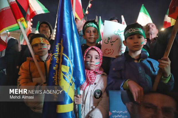 طنین فریاد «فدائیان حیدریم مطیع امر رهبریم»در اجتماع حماسی مردم زنجان