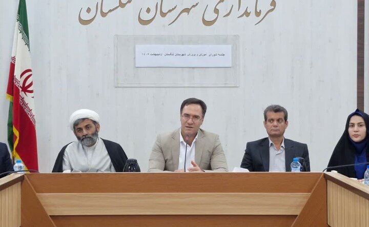 فرماندار تنگستان: گرامیداشت مقام معلم وظیفه‌ای همگانی است