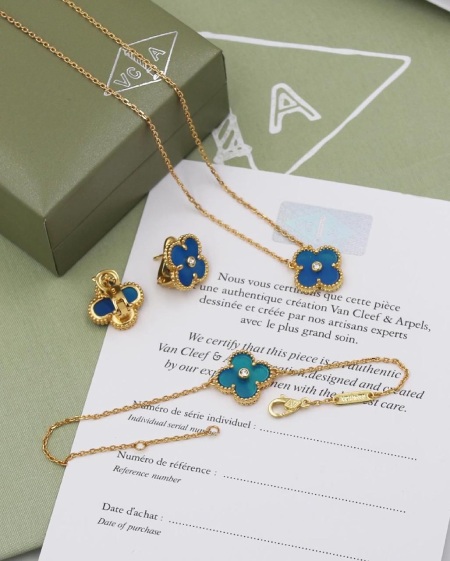 طراحی و سبک سرویس طلا مستر کوالیتی ون کلیف