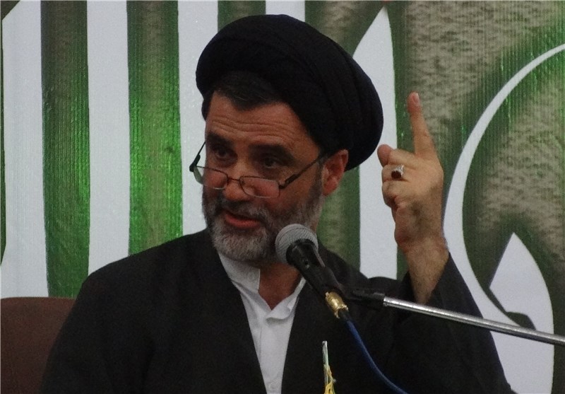 نبویان: کشوری که ملت ایران را تحریم کند حق عبور از تنگه هرمز را ندارد