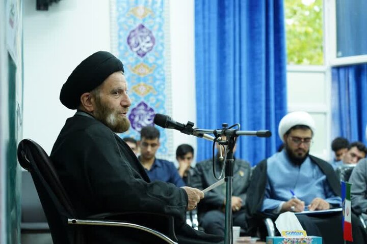 نیاز اساسی نسل جوان انس با کتاب و بهره‌گیری از منابع مکتوب است