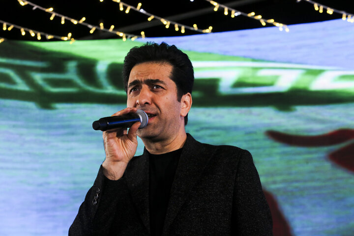 اهدای جهیزیه از سوی محمد معتمدی در جشن هلهله فرشتهها در قم اهدای جهیزیه از سوی محمد معتمدی در جشن هلهله فرشتهها در قم