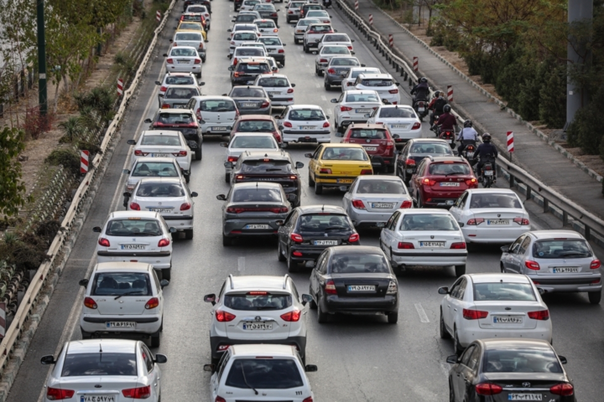 ترافیک سنگین در خروجیهای پایتخت/ اعلام آمادهباش راهداری استان تهران ترافیک سنگین در خروجیهای پایتخت/ اعلام آمادهباش راهداری استان تهران