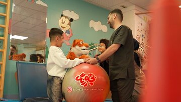 بچه‌زرنگ به مرکز توانبخشی بیمارستان نورافشار رفت