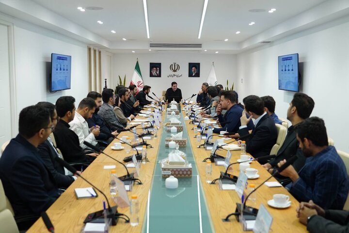 مخبر: بازسازی صنایع پس از جنگ باید فناورانه انجام شود