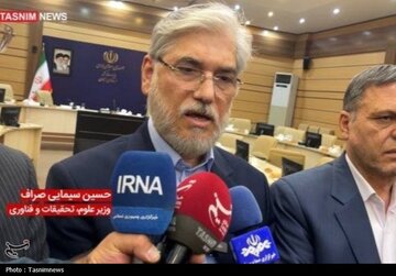 وزیر علوم: دانشجویان توهینکننده به پرچم مجازات میشوند وزیر علوم: دانشجویان توهینکننده به پرچم مجازات میشوند