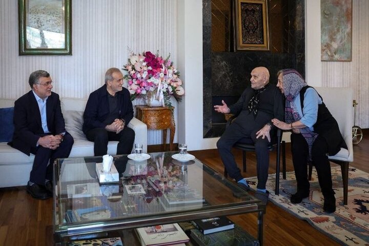 پزشکیان با یکی از مفاخر علوم پزشکی کشور دیدار کرد پزشکیان با یکی از مفاخر علوم پزشکی کشور دیدار کرد
