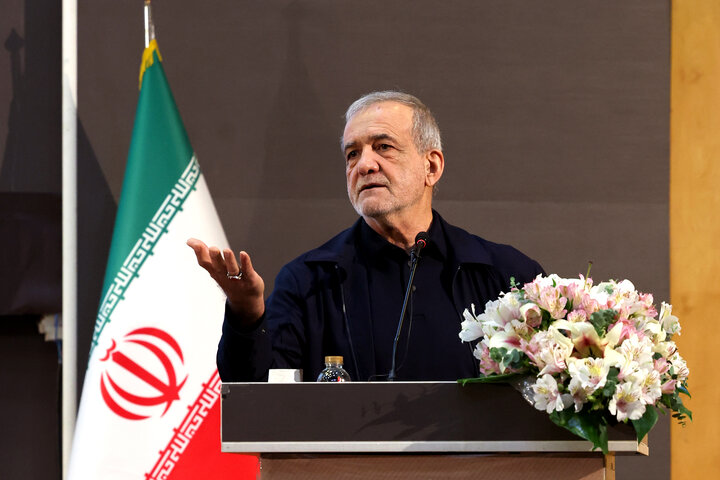 پزشکیان: نقش مراکز علمی در حل مسائل کشور تعیین کننده است پزشکیان: نقش مراکز علمی در حل مسائل کشور تعیین کننده است