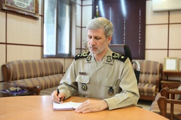 پیام تسلیت سرلشکر حاتمی به مناسبت درگذشت پدر دبیر شورای عالی امنیت ملی