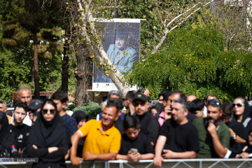 ببینید| بدرقهکنندگان اکبر عبدی از رضا کیانیان و رضا عطاران تا بهاره رهنما و بهنوش طباطبایی ببینید| بدرقهکنندگان اکبر عبدی از رضا کیانیان و رضا عطاران تا بهاره رهنما و بهنوش طباطبایی
