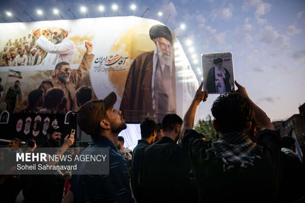 تهران برخاست؛ بدرقه آقای شهید ایران برای آخرین بار