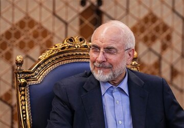 قالیباف از «بازم مدرسه‌ام دیر شد» تا « آدم برفی» را مرور کرد/ رییس مجلس با چه صفاتی از اکبر عبدی یاد کرد؟