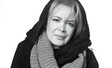 عکس | بیتا فرهی با لباس عروس در کنار گوگوش
