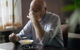 چرا آدم‌های تنها بیشتر در معرض کمبود ویتامین هستند؟