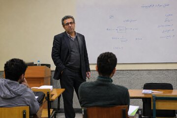 کنار گذاشتن از دانشگاه به جرم مارکسیست بودن؛ «تفکر در یک فضای آزاد رشد میکند» کنار گذاشتن از دانشگاه به جرم مارکسیست بودن؛ «تفکر در یک فضای آزاد رشد میکند»