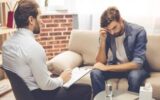 این جمله‌ها را به فرد مضطرب نگویید؛ حالش را بدتر می‌کند