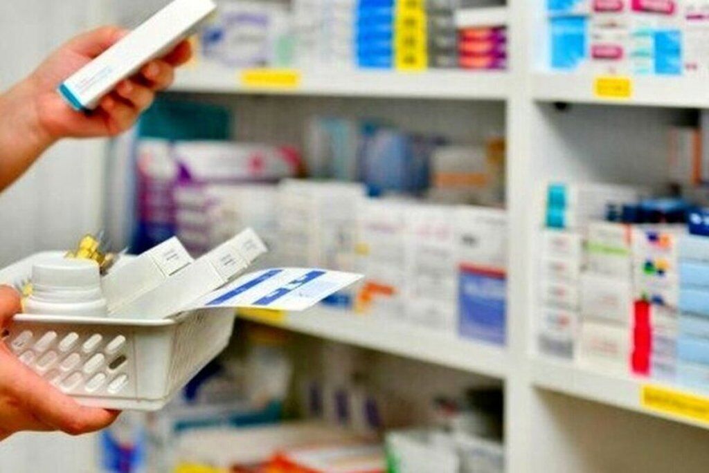 سخنگوی کمیسیون بهداشت مجلس: بیماران برای تامین معیشت داروی خود را می فروشند
